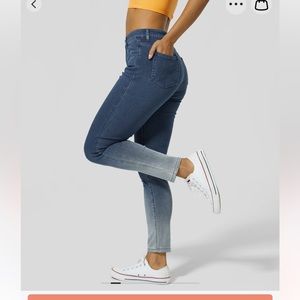 Halara Magic Midrise Zipper Pockets Strechy Skinny Jeans